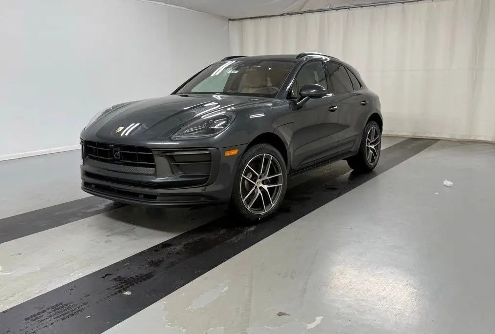 2026 Porsche Macan T - Photo 8