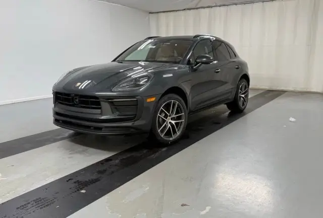2026 Porsche Macan T - Photo 6