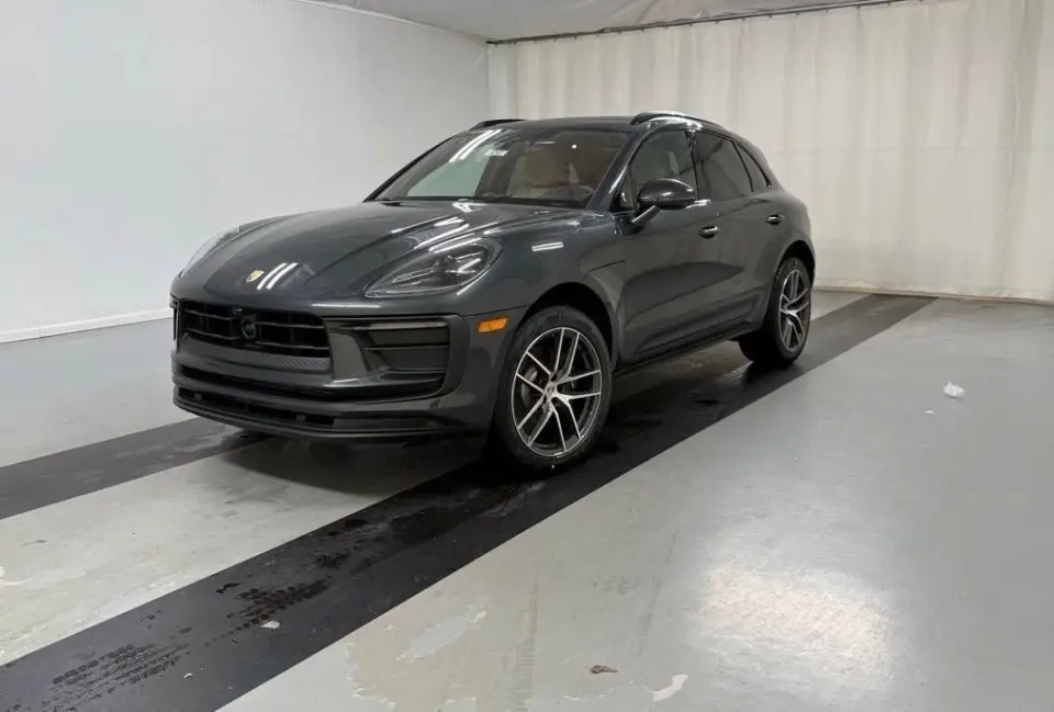 2026 Porsche Macan T - Photo 7