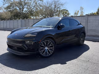 2025 Porsche Macan Macan Electric's photo