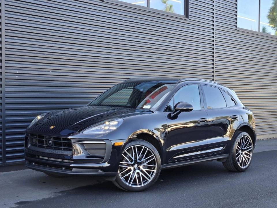 2025 Porsche Macan T