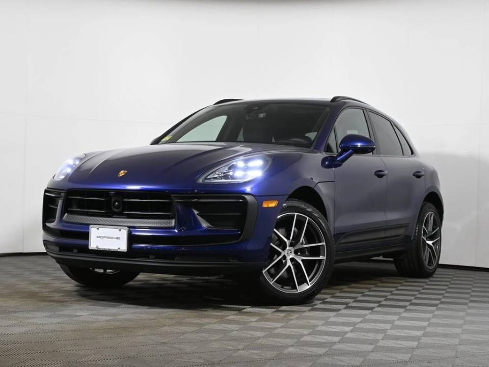 2025 Porsche Macan Base
