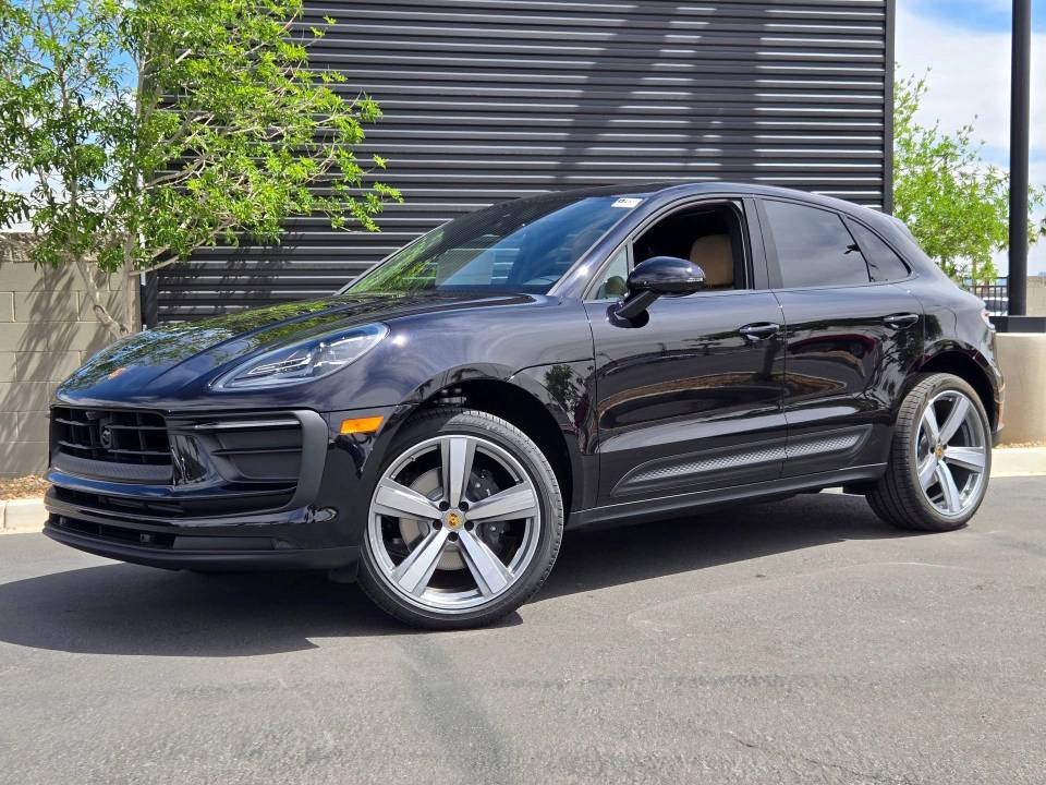 2025 Porsche Macan Base