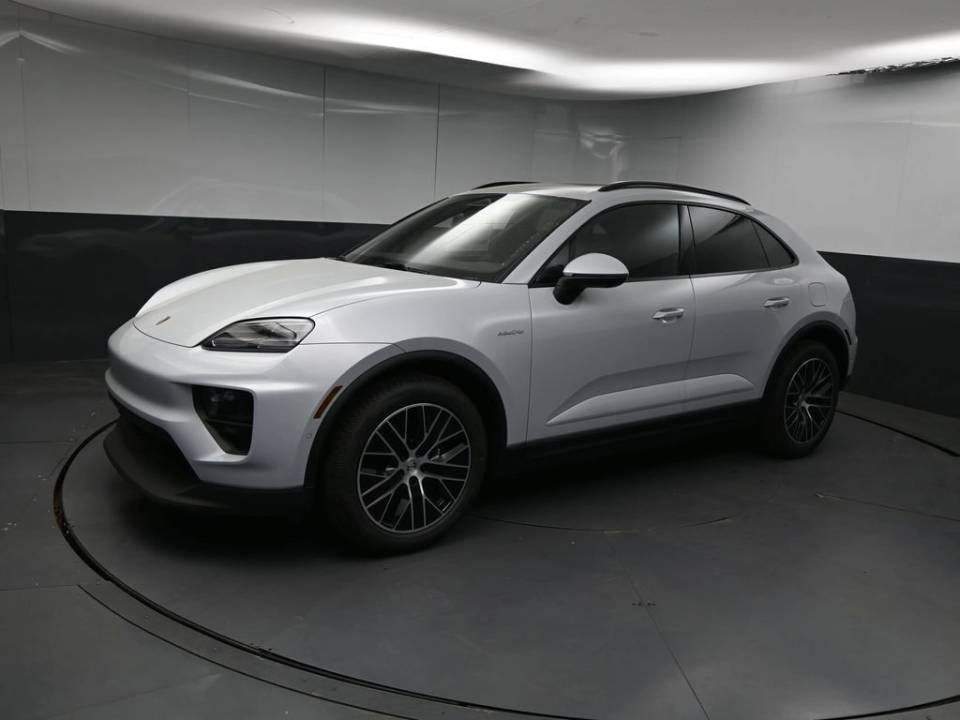 2026 Porsche Macan Base