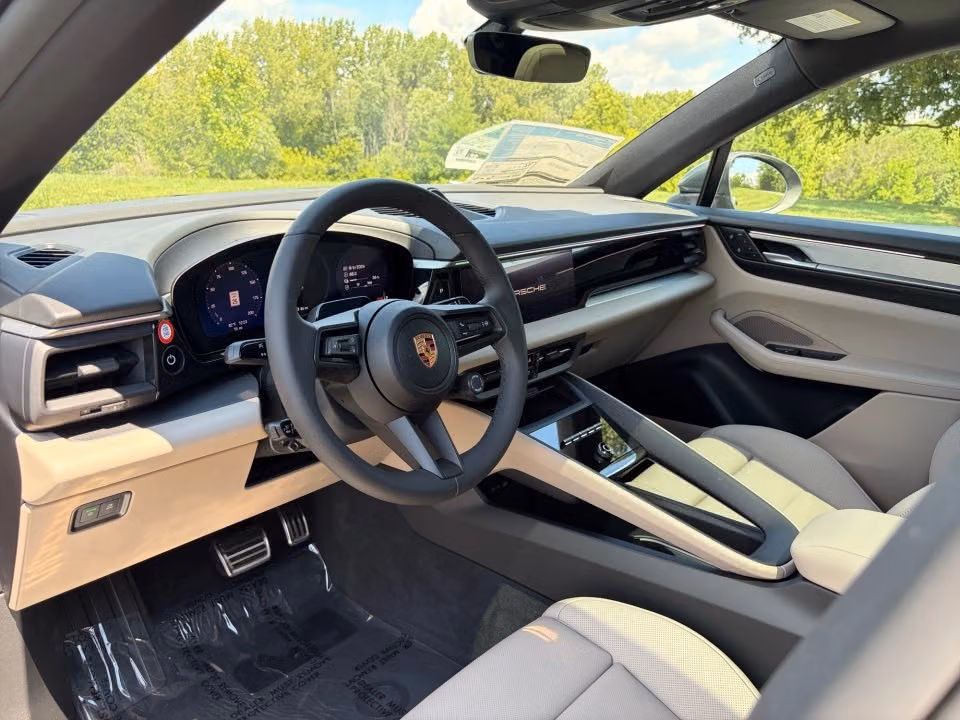 2026 Porsche Macan S - Photo 28
