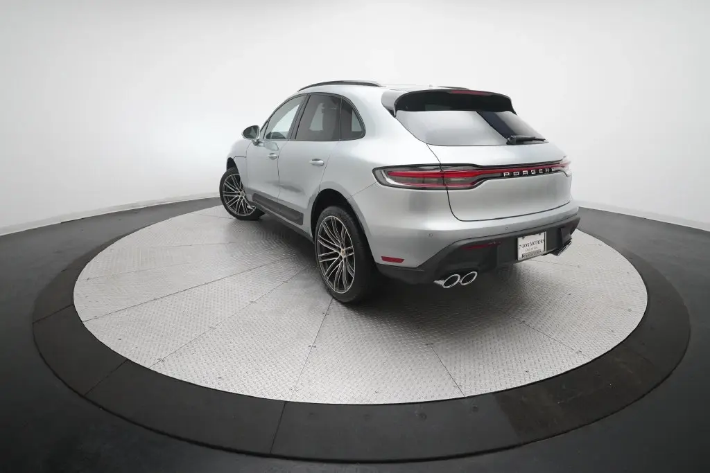 2026 Porsche Macan T - Photo 24