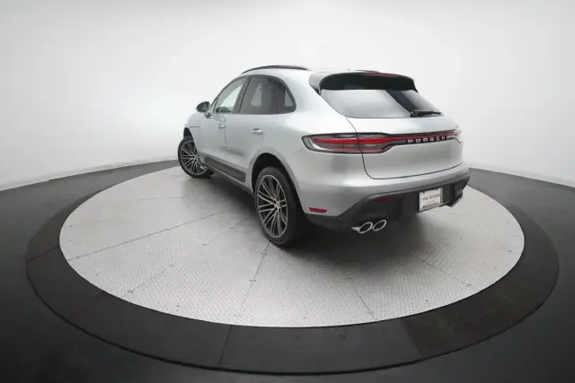 2026 Porsche Macan T - Photo 22