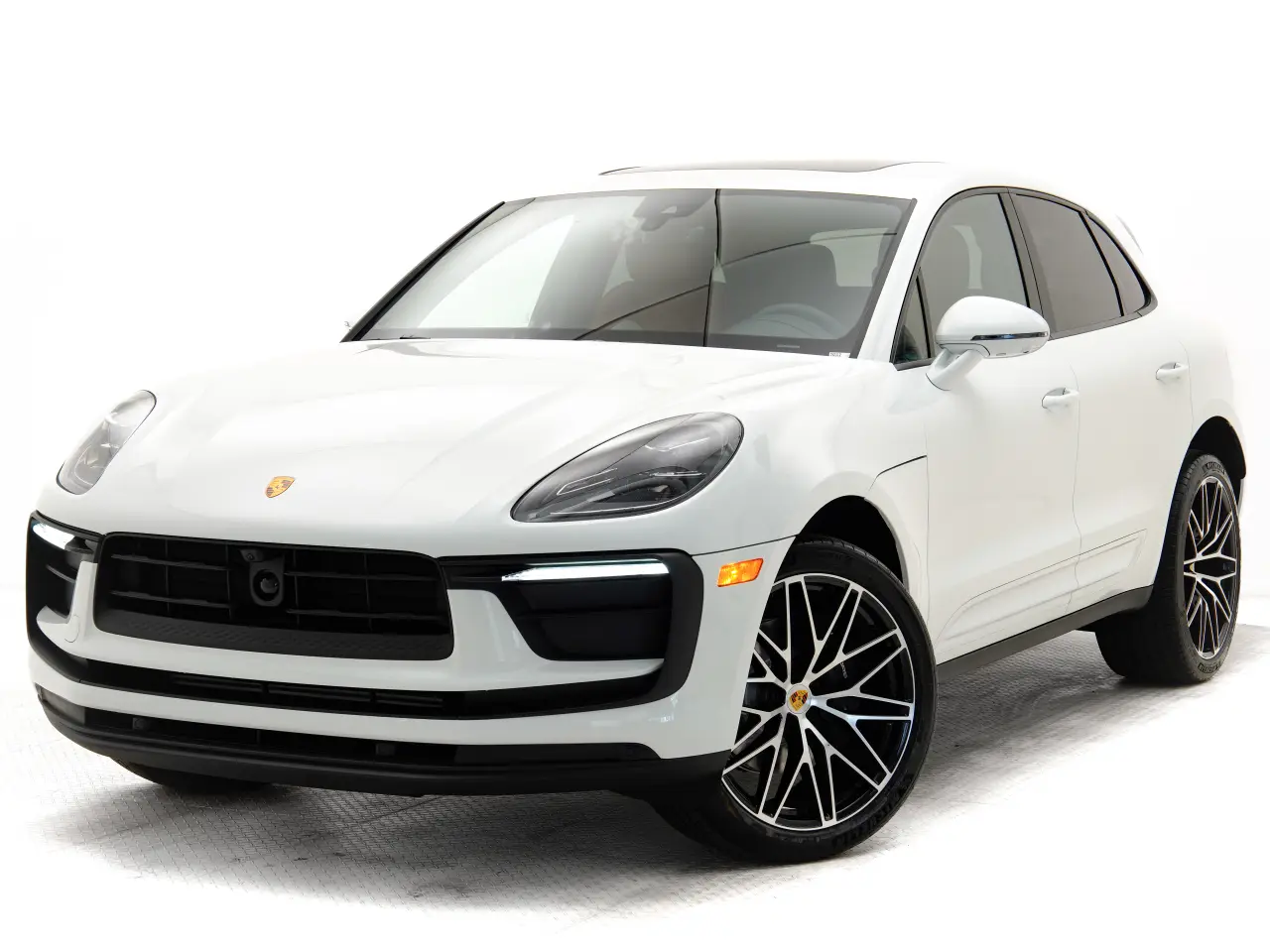 2025 Porsche Macan T - Photo 8