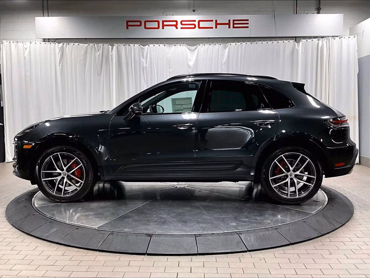 2026 Porsche Macan S - Photo 12