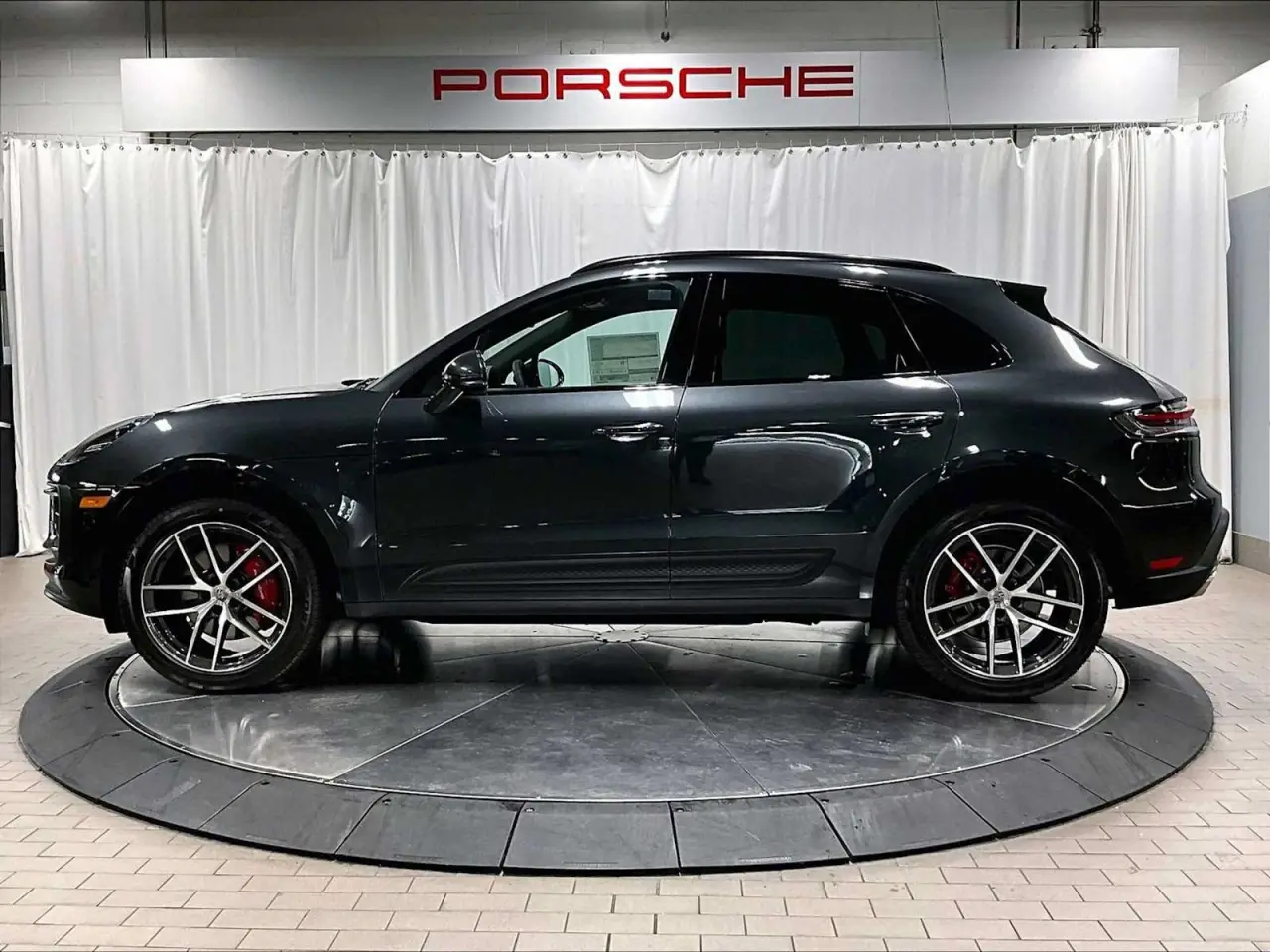 2026 Porsche Macan S - Photo 16