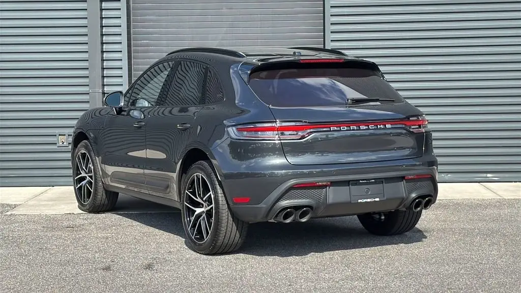 2025 Porsche Macan - Photo 24