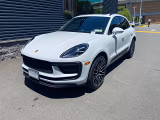 2022 Porsche Macan -'s photo