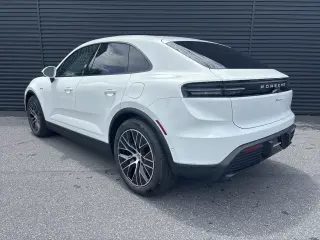 2025 Porsche Macan Base - Photo 21
