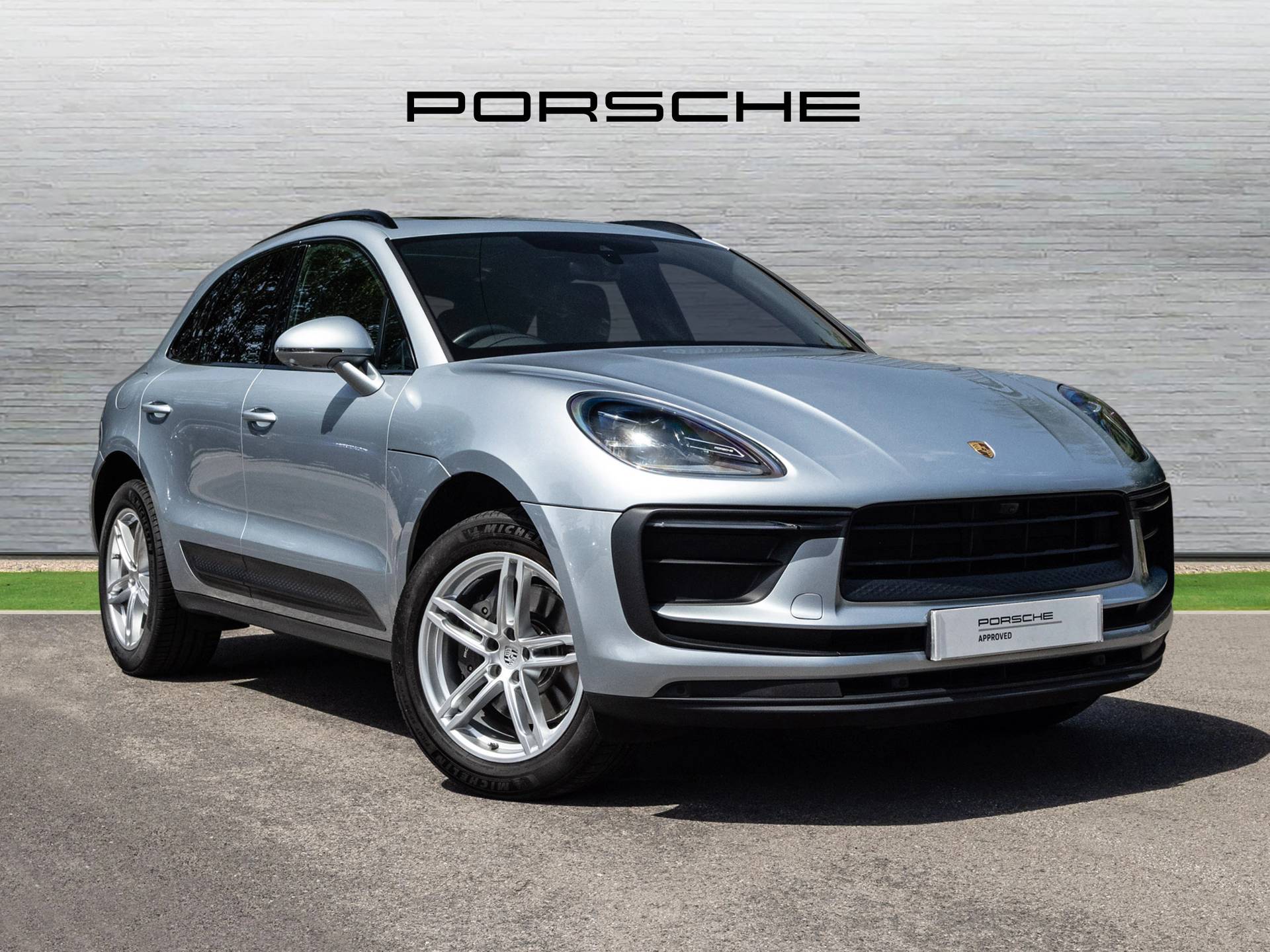 Macan, photo 1 of 41
