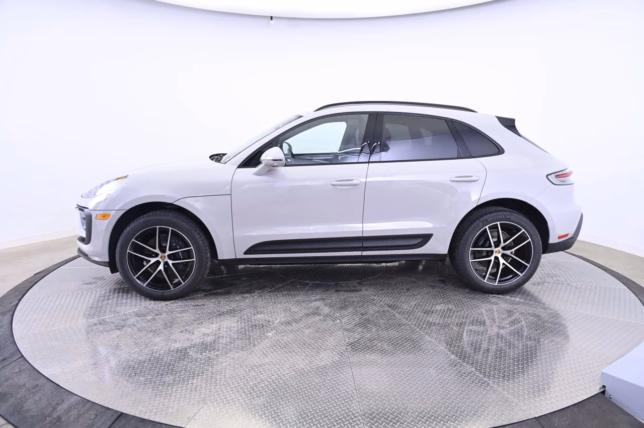 2026 Porsche Macan Base - Photo 12
