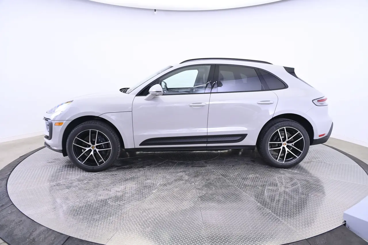 2026 Porsche Macan Base - Photo 16