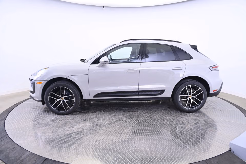 2026 Porsche Macan Base - Photo 11