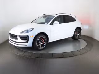 2023 Porsche Macan S's photo