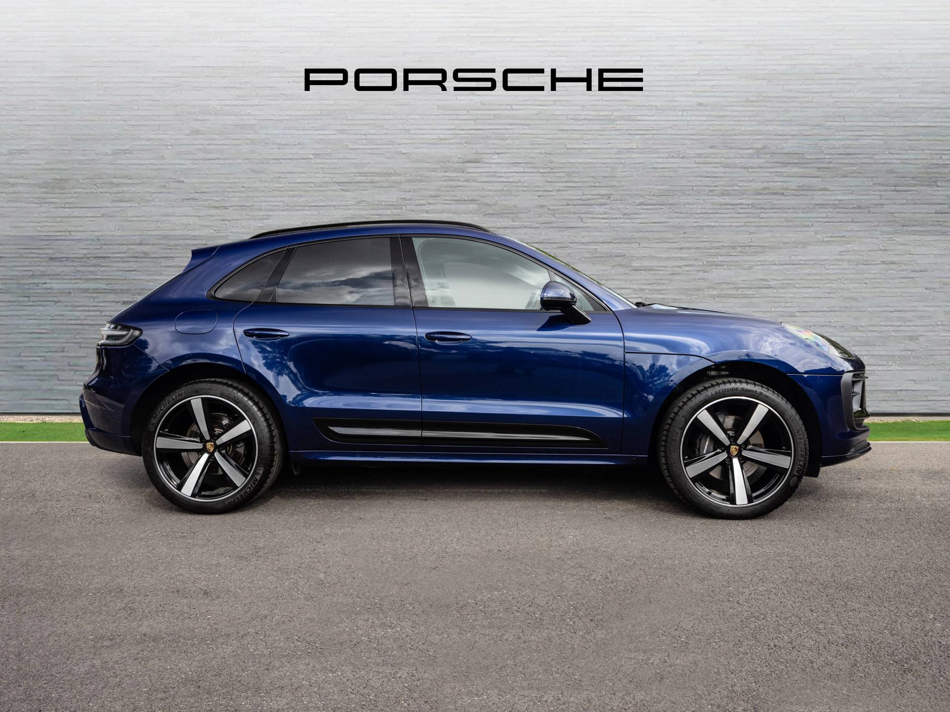 Macan, photo 2 of 46