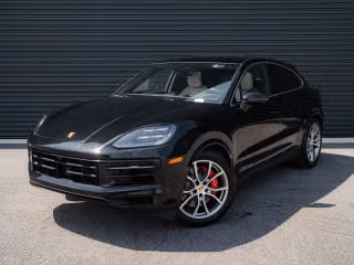 2024 Porsche Cayenne S's photo