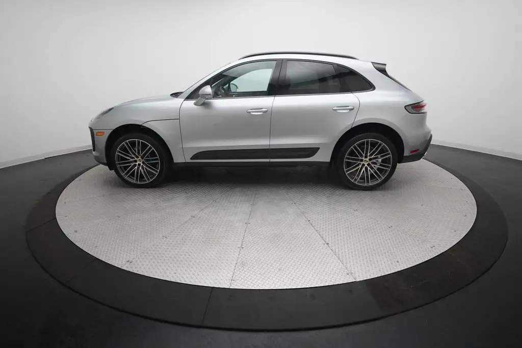 2026 Porsche Macan T - Photo 16
