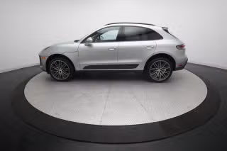 2026 Porsche Macan T - Photo 9