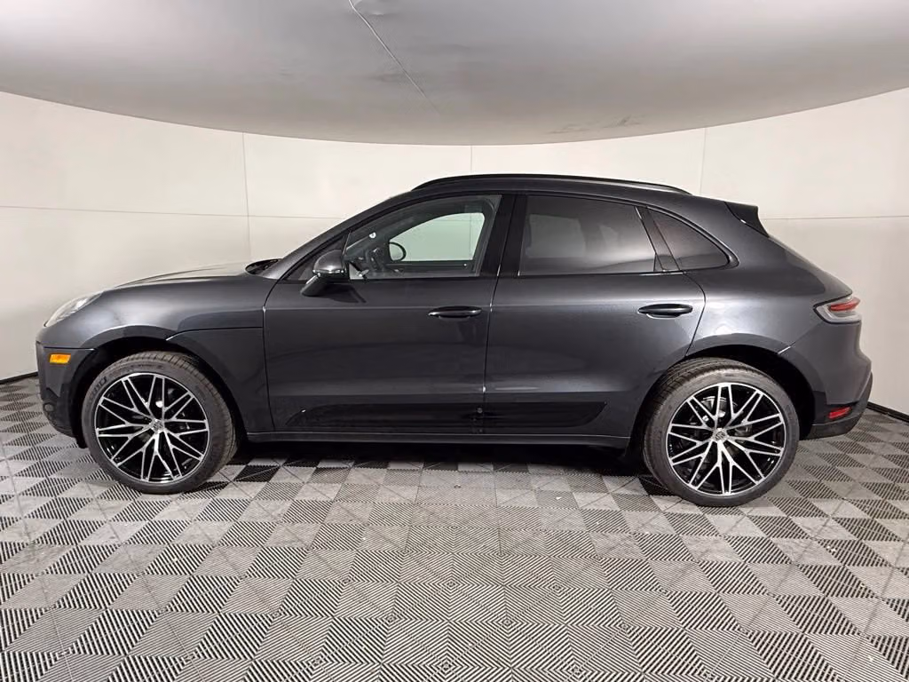2026 Porsche Macan - Photo 12