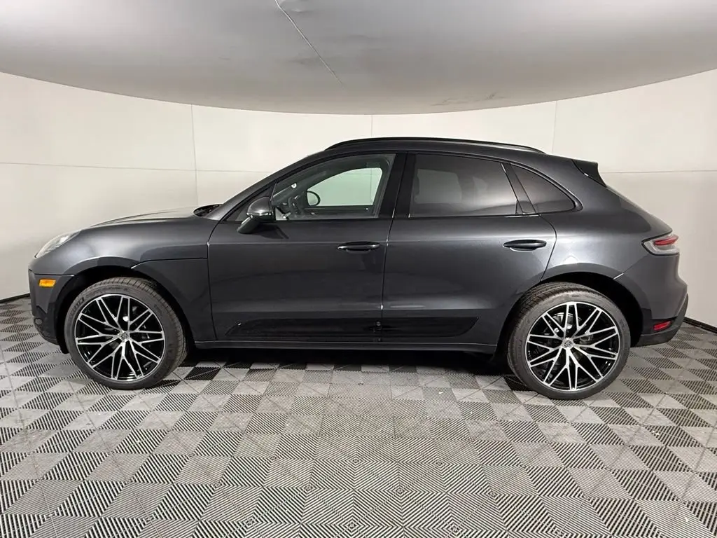 2026 Porsche Macan - Photo 16