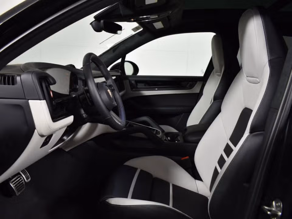 2026 Porsche Cayenne GTS - Photo 35