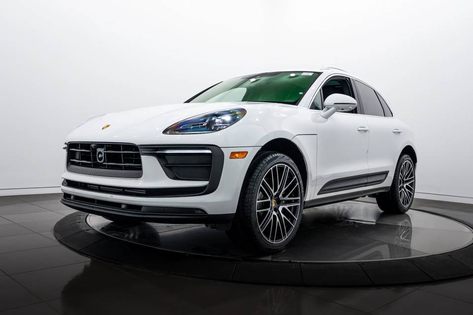 2025 Porsche Macan Base