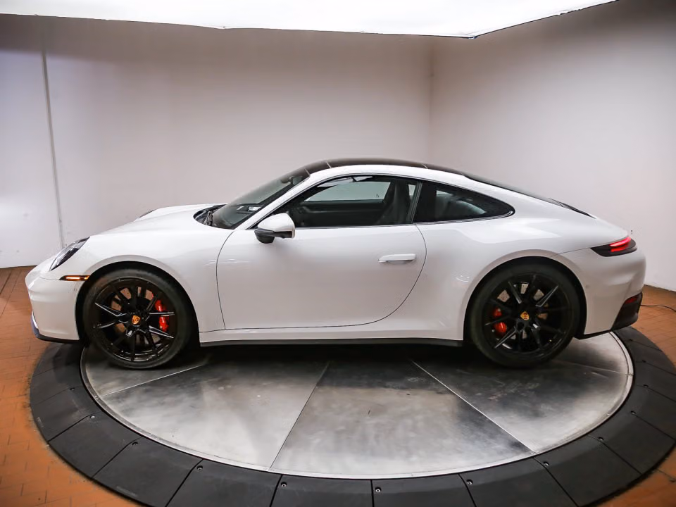 2026 Porsche 911 S - Photo 11