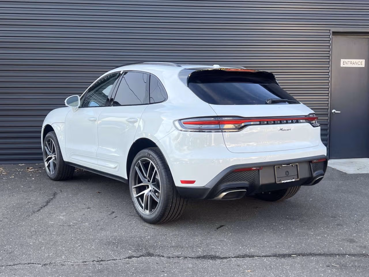2026 Porsche Macan T - Photo 20