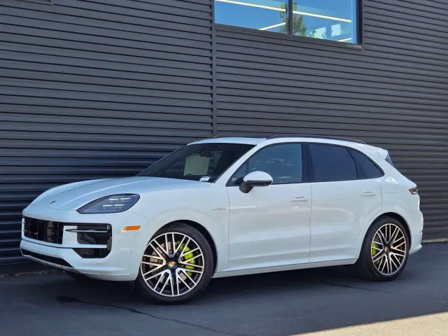 2025 Porsche Cayenne S E-Hybrid - Photo 6