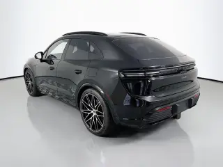 2025 Porsche Macan Turbo Electric - Photo 21