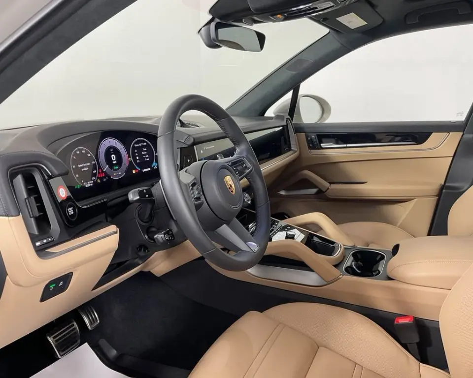 2024 Porsche Cayenne Turbo E-Hybrid - Photo 31