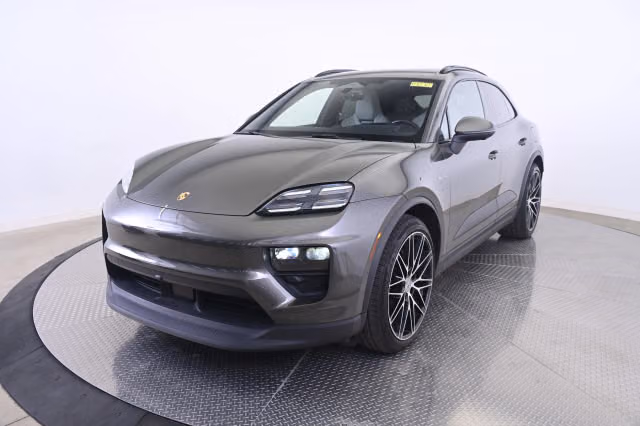 Used 2024 Porsche Macan Base with VIN WP1AA2XA4RL000392 for sale in Beachwood, OH