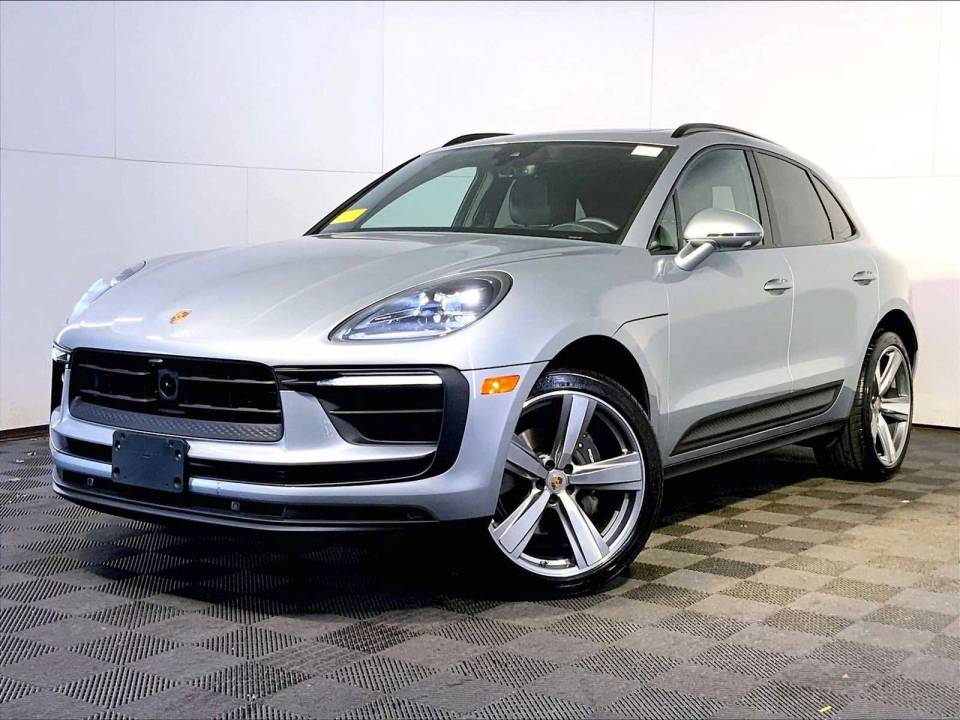 2025 Porsche Macan Base