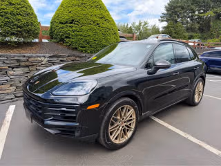 2025 Porsche Cayenne -'s photo