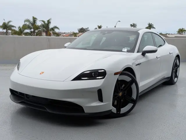 2025 Porsche Taycan Base - Photo 6
