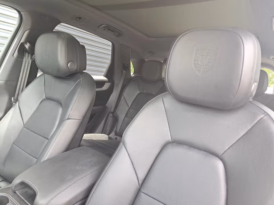 2025 Porsche Cayenne Base - Photo 35