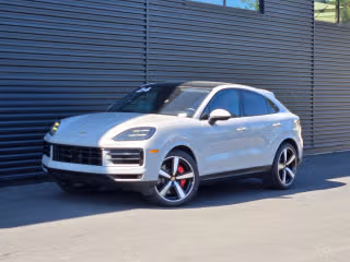 2024 Porsche Cayenne S's photo