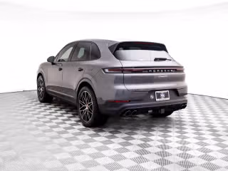 2026 Porsche Cayenne E-Hybrid - Photo 17