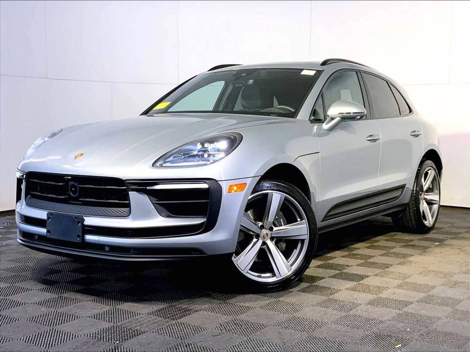 2025 Porsche Macan Base