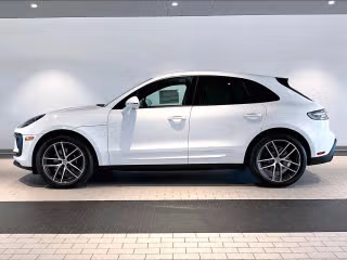 2026 Porsche Macan - Photo 9