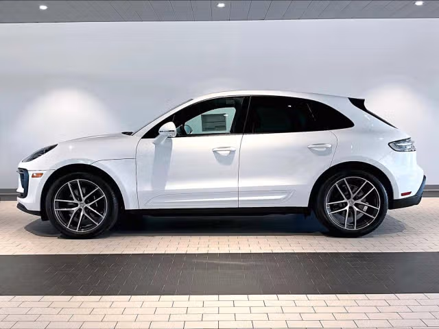 2026 Porsche Macan - Photo 10