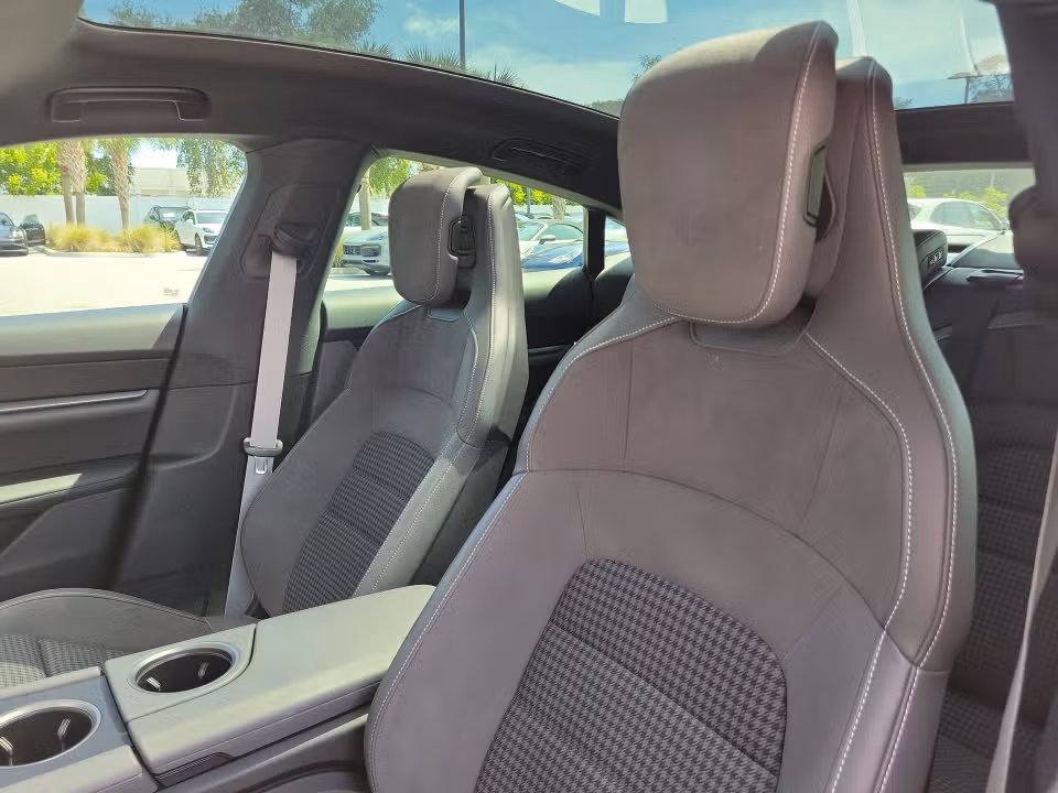 2025 Porsche Taycan 35