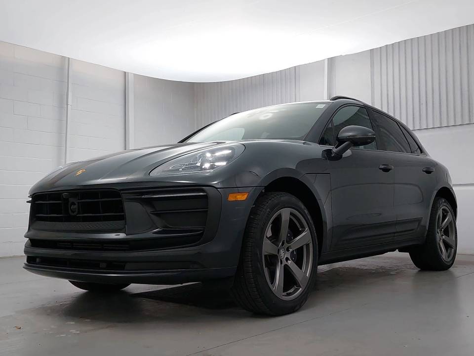 2025 Porsche Macan Base