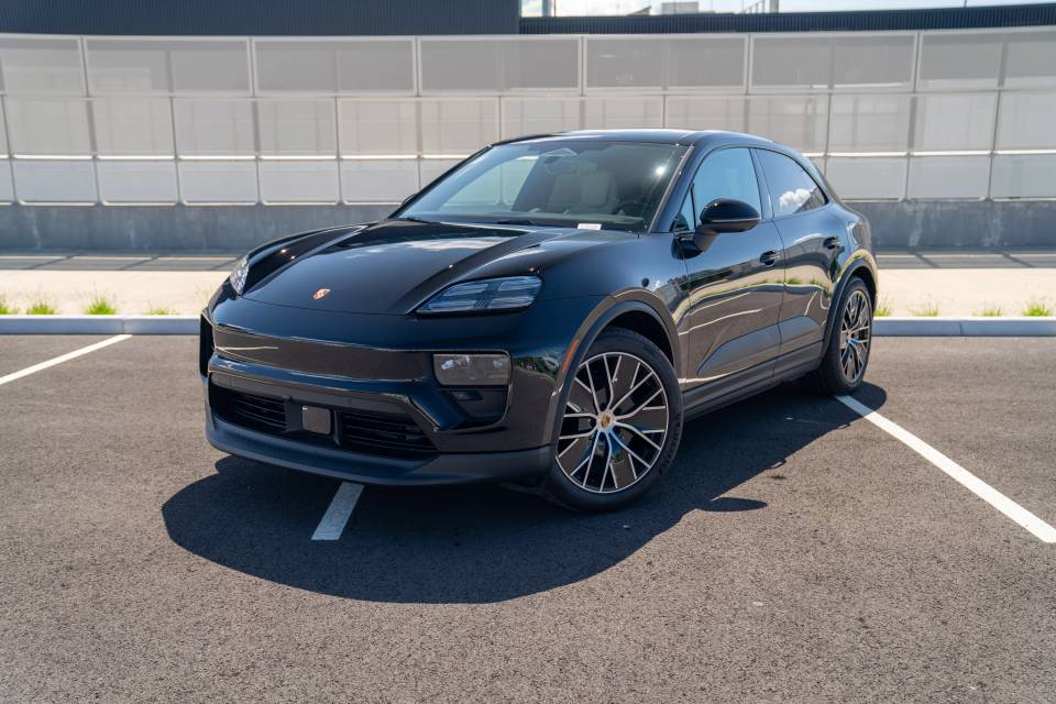 2025 Porsche Macan Base