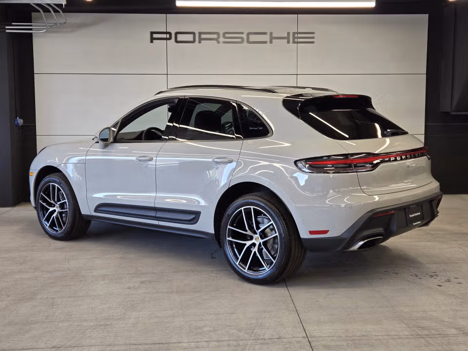 2025 Porsche Macan - Photo 19
