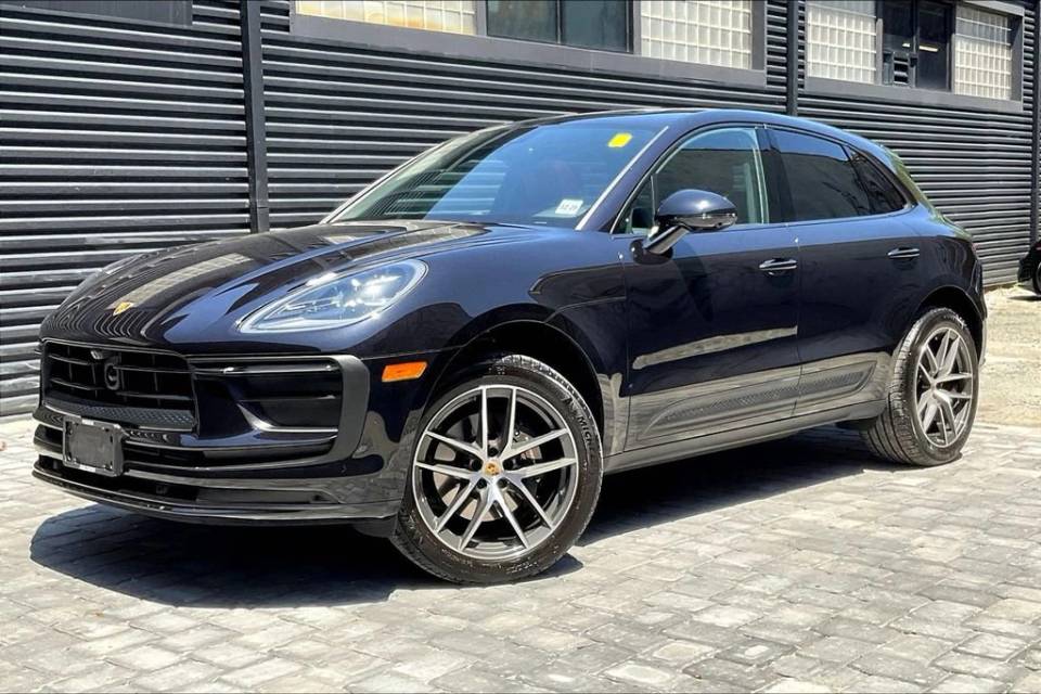 2025 Porsche Macan Base